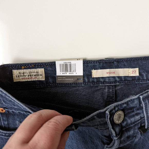 Levi's High Rise Jeans in Dark Blue - Picture 7 of 7